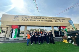 جمعية الصحفيين الإماراتية تشارك مدرسة الأحمدية للبنات في دبي احتفالات عيد الاتحاد بالتعاون مع مكتبة «أومي فيرس»