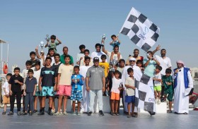 حشيم 81 على قمة القوارب الشراعية المحلية 22 قدما