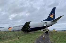 طائرة تنحرف عن مدرج مطار سانت بطرسبرغ 