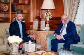 عبدالله بن زايد يلتقي المبعوث الأمريكي لمراقبة ومكافحة معاداة السامية