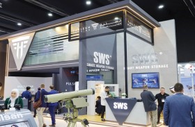 إقبال كبير من المسؤولين والعسكريين على جناح تسليح القابضة في معرض آيدكس 2025