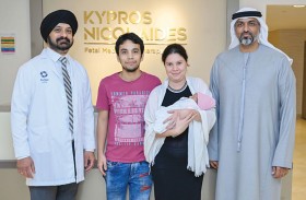 برجيل الطبية.. ولادة طفلة بعد إجراء جراحة معقدة لها داخل الرحم