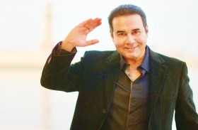  أحمد جمال يعود للغناء بعد نجاح ألبوم نجوم الشرق في التسعينيات