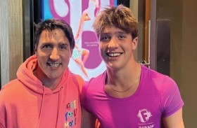 جاستن ترودو باللون الزهري لحضور باربي