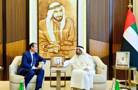 علي النعيمي يلتقي سفير المملكة المتحدة لدى الدولة