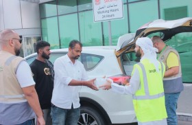 بلدية الحمرية تطلق حملة إفطار صائم عبر توزيع الوجبات على عابري الطريق والعمال