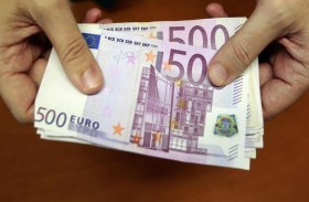 اليورو يقترب من 1.20 دولار مع تصاعد خسائر العملة الأمريكية