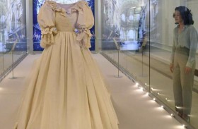 ثوب زفاف الأميرة ديانا في معرض بلندن