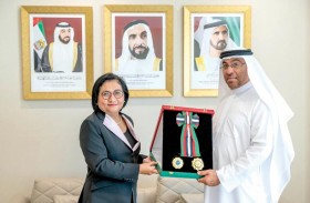 رئيس الدولة يمنح سفيرة الفلبين وسام الاستقلال من الطبقة الأولى