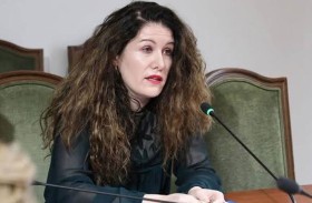 رئيسة الاستخبارات الألبانية تسلّم نفسها بعد صدور مذكرة توقيف بحقها