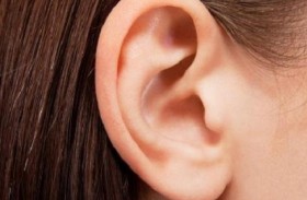 تستعيد حاسة السمع بعد 30 عاما من فقدانها