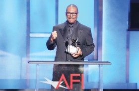 تكريمًا لمسيرته.. إيدي ميرفي يحصل  على جائزة إنجاز العمر