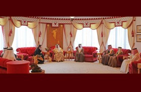 ملك البحرين يستقبل مريم المهيري وسفير الدولة 