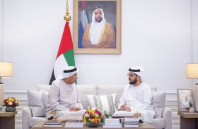 حمدان بن زايد يستقبل رئيس اللجنة العليا لسباق زايد الخيري