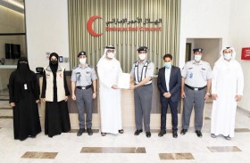 شرطة أبوظبي والهلال الأحمر تنفذان مبادرة «بصمة خير»