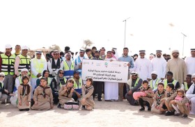 شرطة أبوظبي تشارك في حملة تنظيف مخيم بحيرة الوثبة 