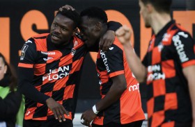 لنس يفرط في فرصة انتزاع صدارة دوري فرنسا