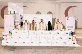 «الهلال الأحمر» بالعين يتسلّم 2000 طرد غذائي من مركز سهيل بن عويضة الخييلي