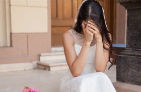 يطلق عروسته بعدما ظهرت بدون مساحيق تجميل