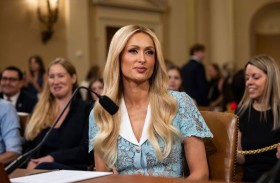 باريس هيلتون ترد على مزاعم محاولة تجنيدها من قبل جيفري إبستين