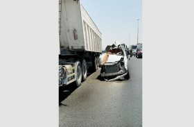 شرطة دبي تحذر من خطورة الوقوف وسط الطريق