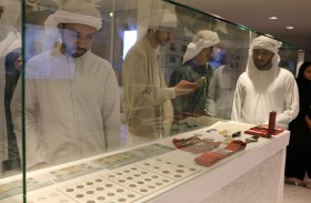 الأرشيف الوطني يعرض عدداً كبيراً من المسكوكات المعدنية والطوابع التذكارية التي توثق محطات مهمة في ذاكرة الإمارات 