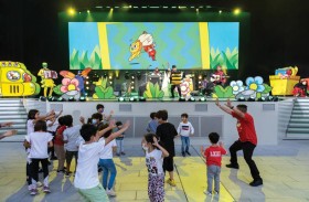 فريق آدم ومشمش يعلم اللغة العربية للأطفال في إكسبو 2020 دبي