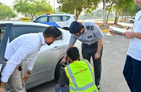 شرطة أبوظبي تعزز وعي السائقين للتأكد من سلامة إطارات مركباتهم ميدانياً