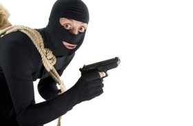 لصوص ينتحلون صفة مسؤولين ويسرقون شاحنة نقل أموال