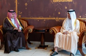 سعود بن صقر يستقبل السفير السعودي