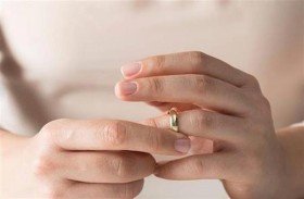 تطلب الخلع من زوجها بسبب «قطة»