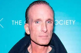 رسالة غامضة بجانب جثة بيتر غرين 