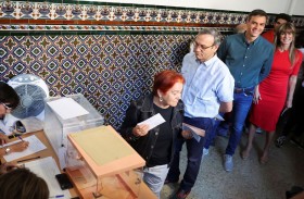سانشيز تحت تهديد اليمين في انتخابات إسبانيا 