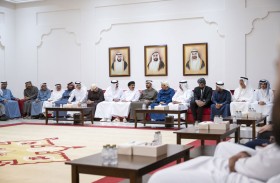 ذياب بن محمد بن زايد يقدِّم واجب العزاء في وفاة علي سالم البيض