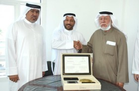غرفة الشارقة تكرم عدداً من أعضاء مجالس الإدارة السابقين تقديراً لخدماتهم وإسهاماتهم الجليلة