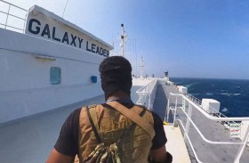 بعد شهر من إطلاقها.. من المستفيد من هجمات الحوثي على السفن؟