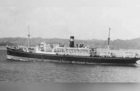 سفينة غرقت وعلى متنها ألف أسير