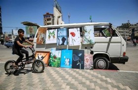 شاحنة للفن تضفي لوناً على رتابة الحياة في غزة