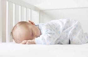 فوائد نوم الرضيع على بطنه .. تعرف عليها
