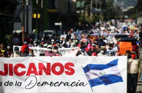 الآلاف يتظاهرون ضد الفساد في السلفادور 