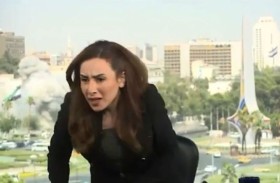 مذيعة سورية تنهار على الهواء بعد قصف إسرائيلي