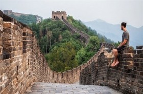 الصين توقف ثلاثة سياح لتخريبهم السور العظيم