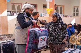 الهلال الأحمر يواصل توزيع كسوة الشتاء في عدد من الدول