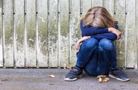 تعاطف مع طفلة تعرضت للتعذيب على يد أمها