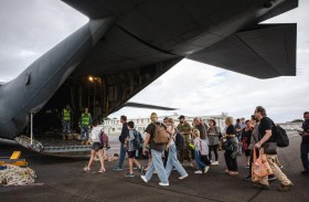هبوط أول طائرة لإجلاء سياح في كاليدونيا الجديدة