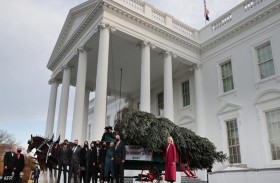 البيت الأبيض وشجرة عيد الميلاد.. انتقادات للميزانية الضخمة