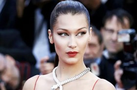 بيلا حديد بإطلالة «رعاة البقر»