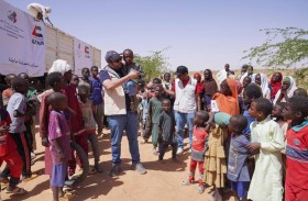 الفريق الإنساني الإماراتي في تشاد يواصل توزيع المير الرمضاني على اللاجئين السودانيين والمجتمع المحلي