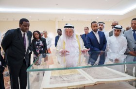 حاكم الشارقة يلتقي الدفعة الأولى من طلبة الدكتوراه بجامعة الدراسات العالمية