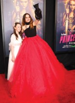 كاتلين روز داوني وجوي كينغ تحضران العرض الأول لفيلم الأميرة، في لوس أنجلوس.  رويترز